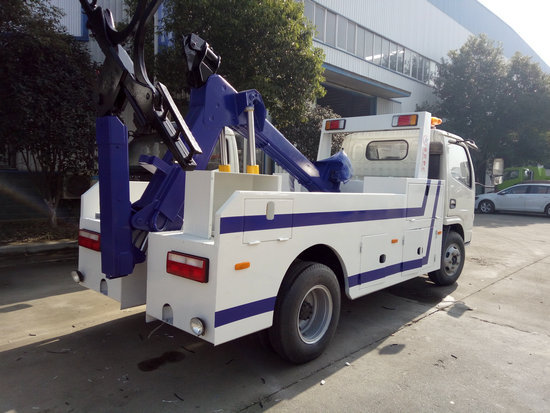 東風(fēng)藍牌一拖一清障車（國五排放）