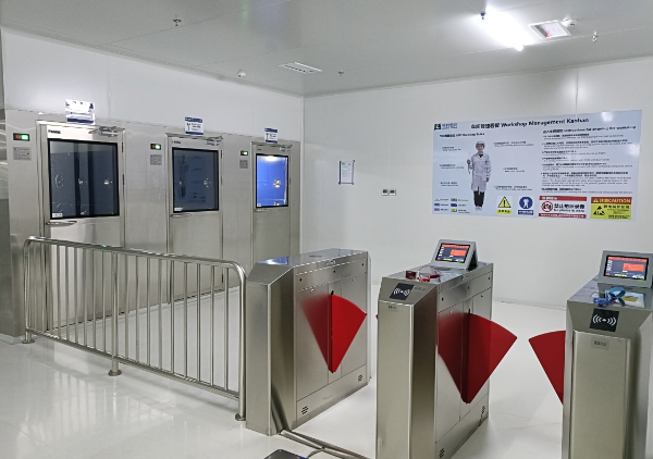 天津經緯恒潤科技風淋室安裝完畢